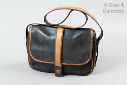 null HERMES Paris made in France

Sac " Nouméa " 28cm en cuir noir et cuir naturel,...