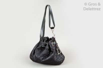 null Christian DIOR par John Galliano - Collection 2007

Sac " Bourse " 38cm en nylon...