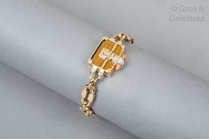 null Louis VUITTON année 2016

Bracelet " Petite Malle " en métal doré, chaîne retenant...