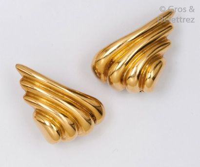 null Paire de clips d’oreilles en or jaune godronné. P. 16,6g.