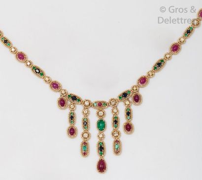 null Collier «?Tutti Frutti?» en or jaune 14K ajouré et torsadé serti de rubis, saphirs,...