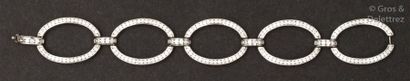null Bracelet articulé en or gris à maillons ovales entièrement sertis de diamants...