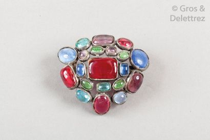 CHANEL prototype par Gripoix circa 1955/1960 Broche concave en métal argenté et verre...