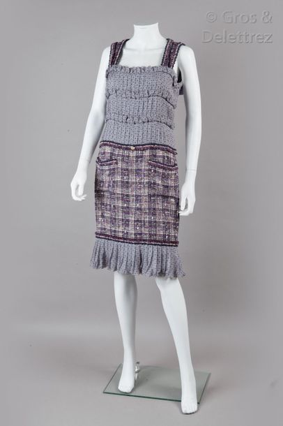CHANEL Collection prêt-à-porter Printemps/Été 2012 Robe sans manche en tweed multicolore...