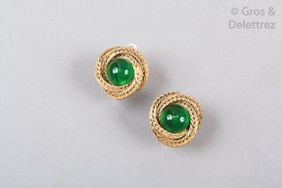 CHANEL par Robert Goossens circa 1970 Paire de clips d’oreille trois anneaux en métal...