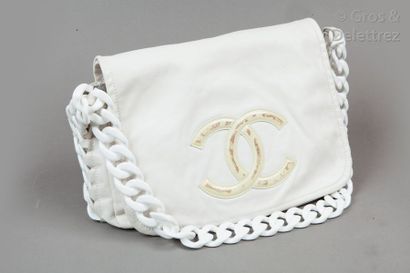 CHANEL Collection Prêt-à-porter Printemps/Été 2008 Sac Messenger 38cm en veau craie,...