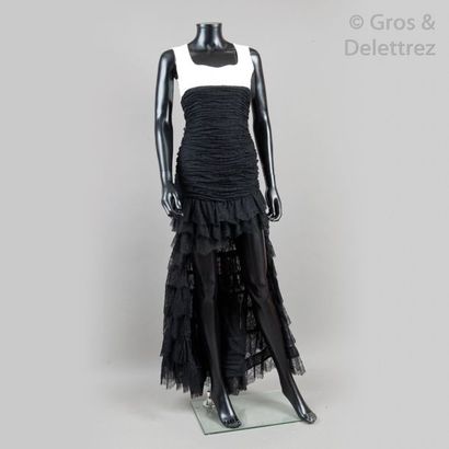 CHANEL Boutique - Collection Printemps/été 1992 Magnifique robe sans manche, poitrine...