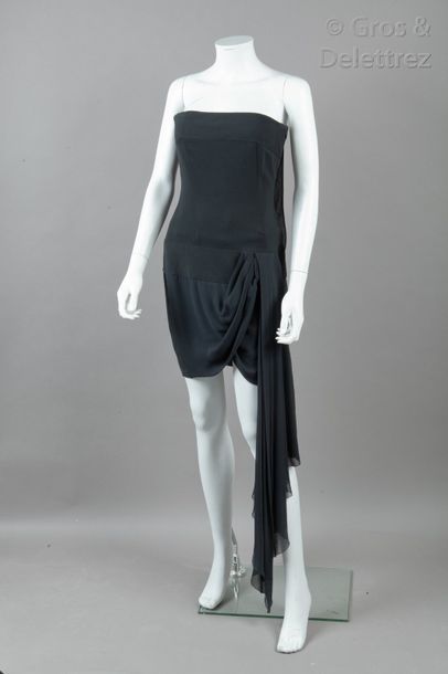 CHANEL boutique Mini-robe bustier en crêpe noir, poitrine soulignée, jupe fluide...