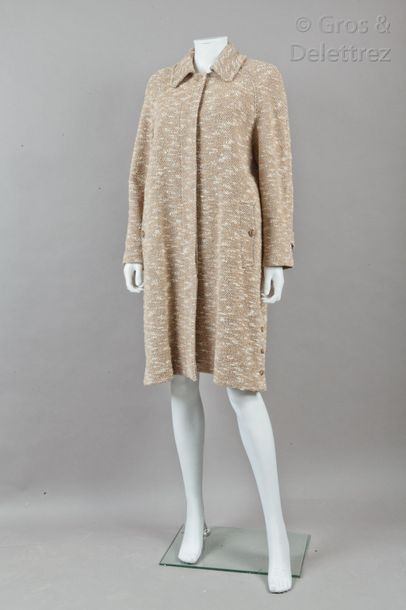 CHANEL Boutique - Collection Automne/Hiver 1996-1997 Manteau en tweed bouclette dans...