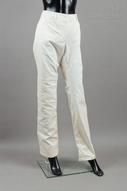 CHANEL Collections Croisière 2005/2007 Lot composé de deux pantalons, l’un en coton...