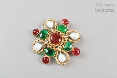 CHANEL par Robert Goossens circa 1965 Magnifique broche faisant pendentif en métal...