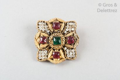 CHANEL Collection 1983 Magnifique broche croix d’inspiration Renaissance en métal...