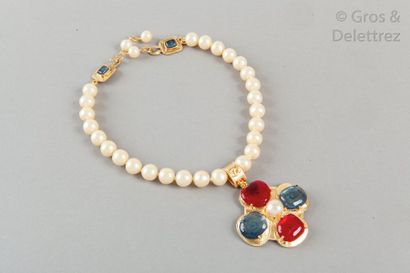 CHANEL Collection prêt-à-porter Automne/Hiver 1997-1998 Ras-de-cou de perles blanches...