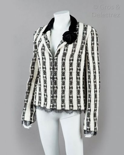 CHANEL Collection Prêt-à-porter Automne/Hiver 2004-2005 Veste en tweed noir, blanc...