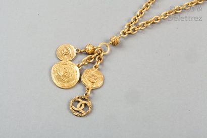 CHANEL Collection prêt-à-porter Printemps/Été 1988 Sautoir chaîne en métal doré à...