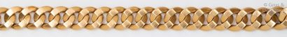 null Bracelet gourmette en or jaune. P. 114,7g.