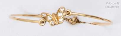 null Bracelet jonc semi-articulé en or jaune orné d’un motif de papillon serti de...