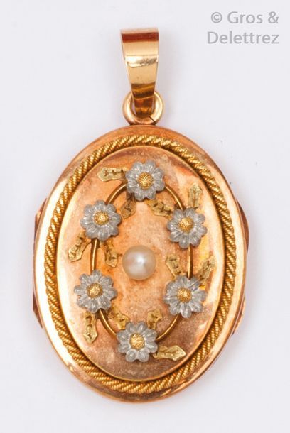null Pendentif «?Porte-Souvenir?» en or jaune orné de fleurettes, au centre une perle...