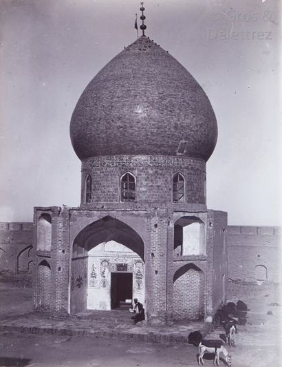 null Photographe non identifié

Irak, c. 1900.

Bagdad. Sanctuaire du Sheikh Omar...