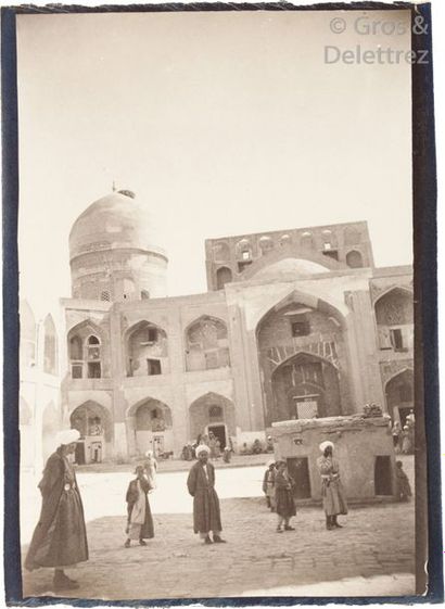  Paul Nadar (1856-1939) 
Voyage au Turkestan. Août-Novembre 1890. 
Boukhara. 
L’émir...