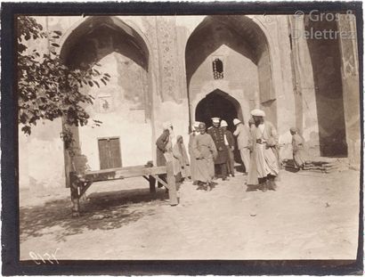 null Paul Nadar (1856-1939) 

Voyage au Turkestan. Août-Novembre 1890.

Le prince...