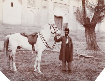  Photographe amateur de la British Legation à Téhéran 
Perse (Iran), c. 1909. 
Téhéran....