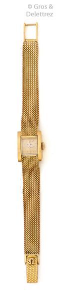 OMEGA Bracelet-montre de dame en or jaune, boîtier rectangulaire, cadran or, mouvement...