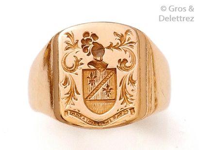 null Bague chevalière en or jaune ornée d’armoiries. Tour de doigt?: 60. P. 12,3...