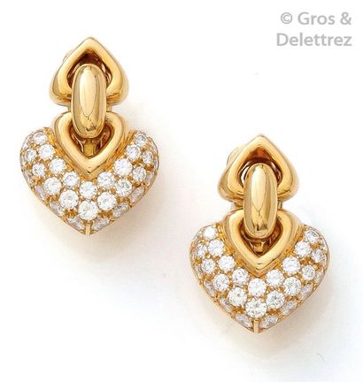 BULGARI Paire de boucles d’oreilles «?Cœur?» en or jaune, ornée de diamants taillés...