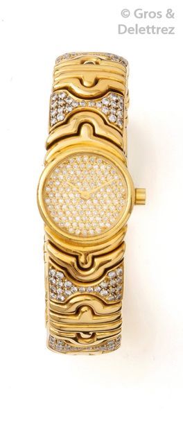 BULGARI «?Parentesi?» - Bracelet montre de dame en jonc d’or jaune flexible, cadran...
