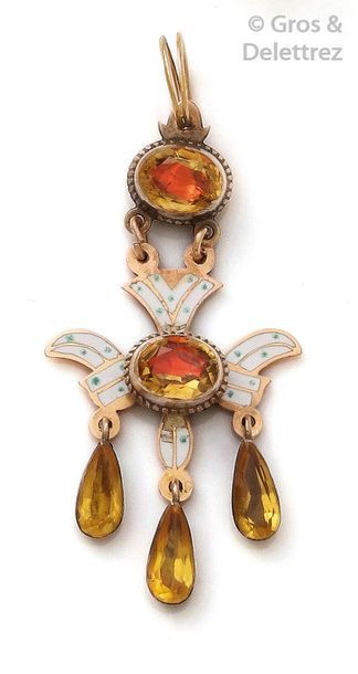  Pendentif «?Saint Esprit?» en or jaune émaillé orné de pierres orange. P. 4,5g.
