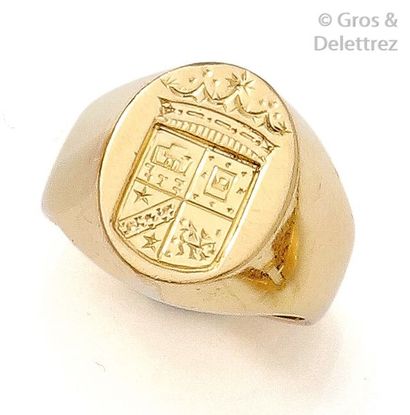 null Bague chevalière en or jaune gravé d’armoiries. Tour de doigt?: 56. P. 11,6g....