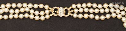null Collier à transformation composé de trois rangs de perles de culture en légère...