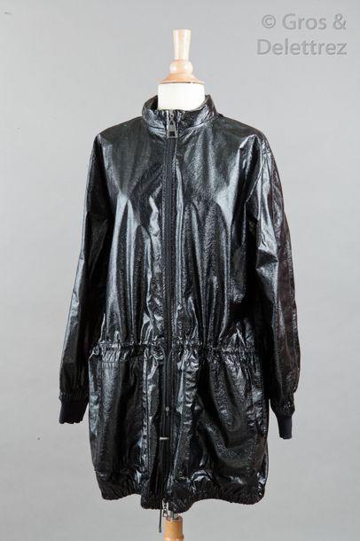 Louis VUITTON par Nicolas Ghesquière - Collection Parka zippée en enduit noir, petit...