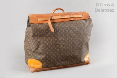 Louis VUITTON n° illisible Steamer bag 65cm en toile monogramme et cuir naturel....