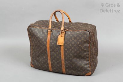 LOUIS VUITTON Valise «Sirius 70» en toile Monogram et cuir naturel, fermeture éclair...