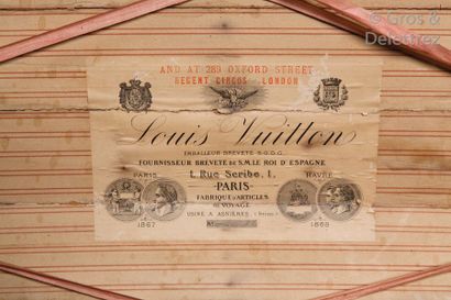 Louis VUITTON Rue Scribe n°22230 circa 1870 Malle bombée en toile enduite gris Trianon,...