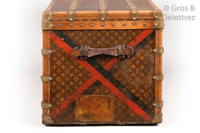 Louis VUITTON Rue Scribe serrure n°029336 circa 1920 Malle courrier en toile Monogram...