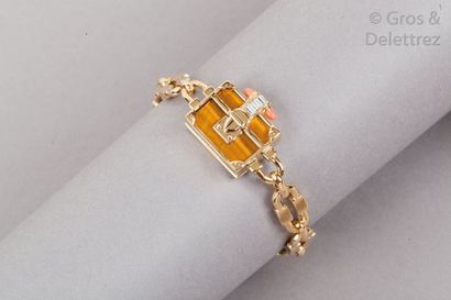 Louis VUITTON année 2016 Bracelet «Petite malle» en métal doré, chaine retenant un...