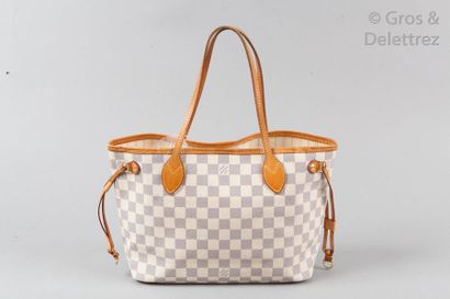 LOUIS VUITTON Sac «Neverfull PM» 29cm en toile damier azur et cuir naturel, fermoir...