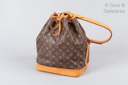 LOUIS VUITTON Sac «Grand Noé» 26cm en toile monogram et cuir naturel, fermeture par...