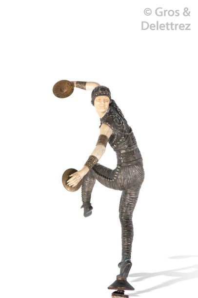 DEMETER CHIPARUS (1888-1947) Danseuse russe

Rare sculpture chryséléphantine en ivoire...