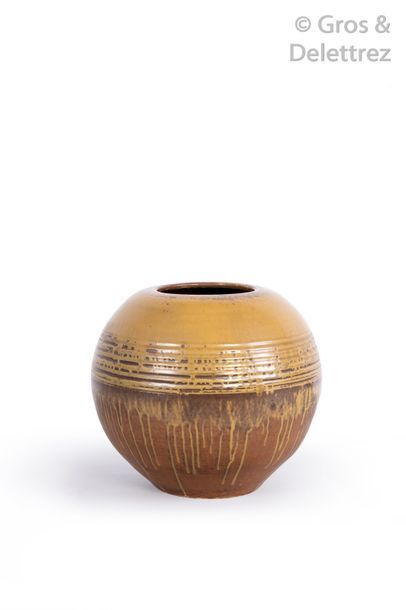 Paul JEANNENEY (1861-1920) Rare et important vase de forme boule en grès émaillé...