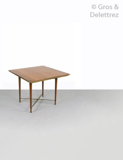 Maxime OLD (1910-1991) Table à jeux en chêne à plateau rectangulaire dépliant reposant...