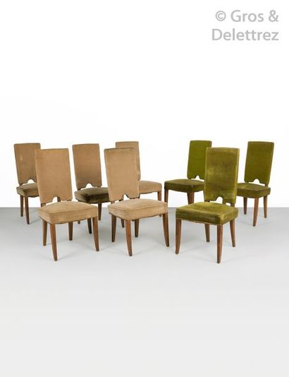 Maxime OLD (1910-1991) Suite de huit chaises en chêne teinté à haut dossier droit...