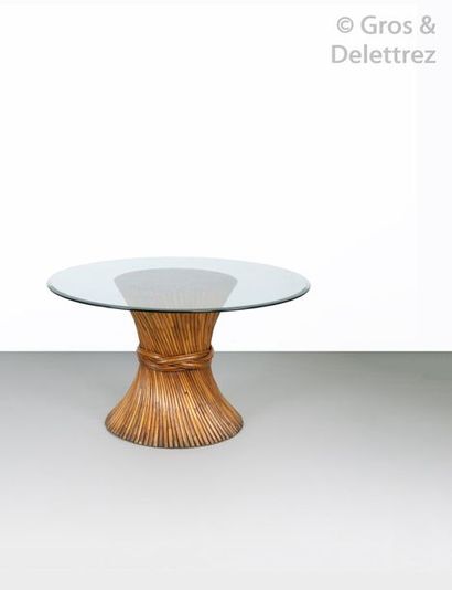 John Mac GUIRE (1920-2013) Table de salle à manger à plateau circulaire en verre...