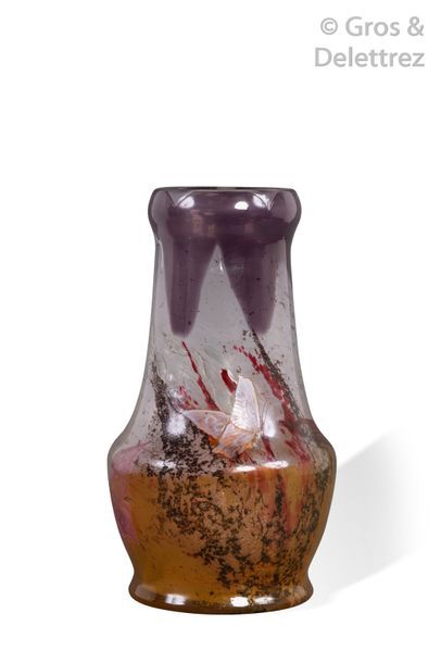 Emile GALLE (1846 - 1904) «?Marqueterie aux papillons?»
Rare vase en verre multicouche...
