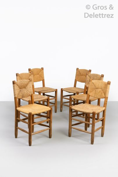 Charlotte PERRIAND (1903-1999) Suite de six chaises modèle «?Bauche / n°19?» en pin,...