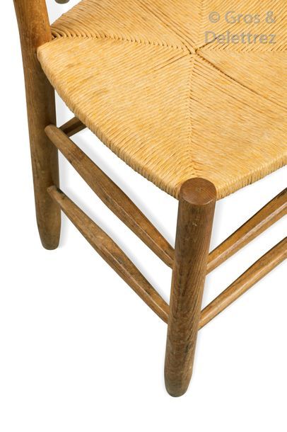 Charlotte PERRIAND (1903-1999) Suite de six chaises modèle «?Bauche / n°19?» en pin,...