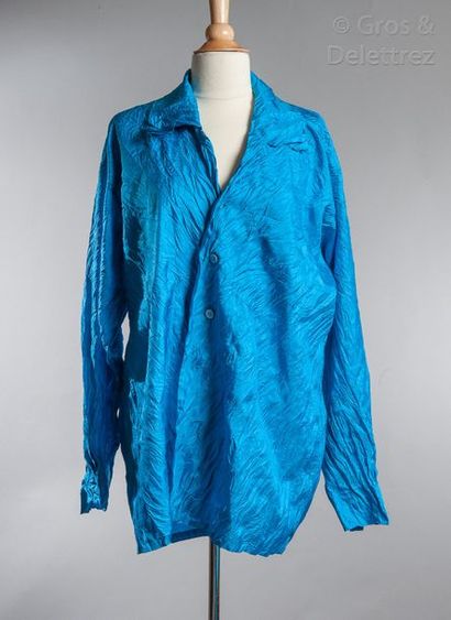 Issey MIYAKE Ensemble en polyester bouillonné bleu composé d'une longue chemise à...